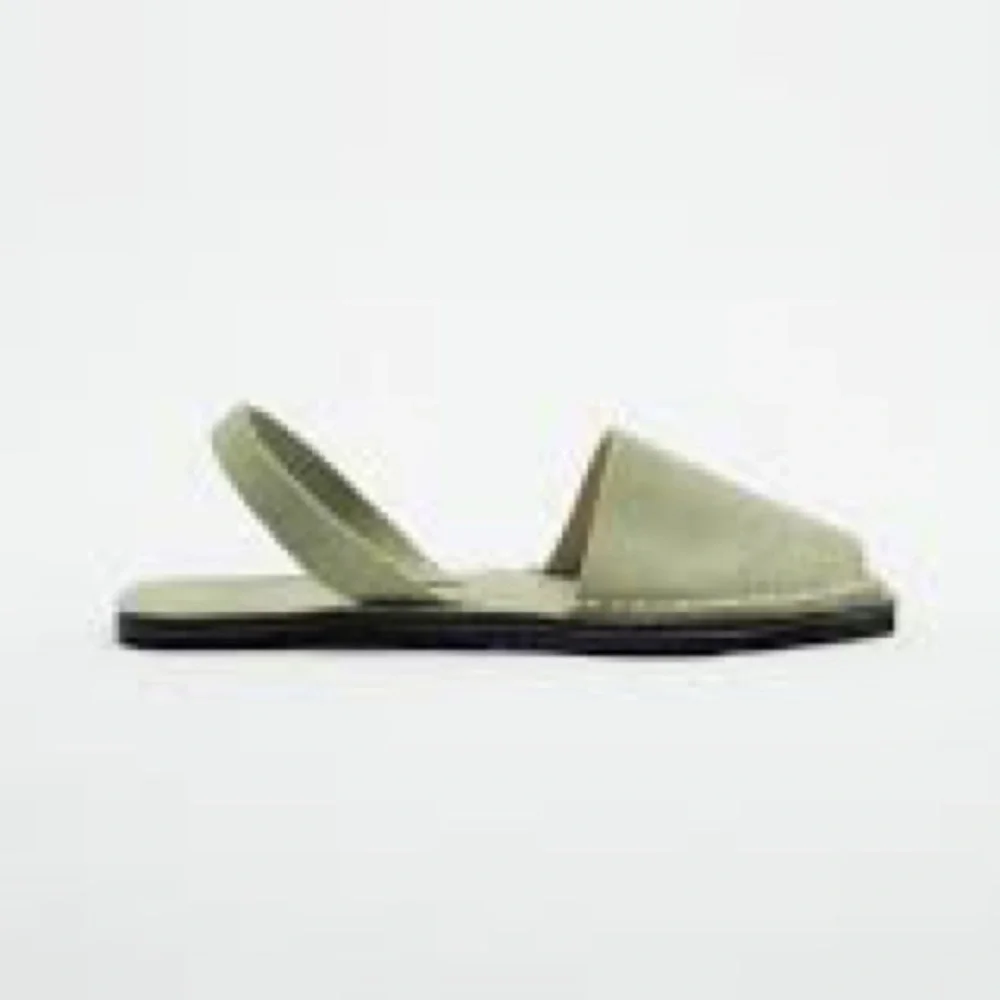 Zara RIA collaboration artisan leather sandals, neutral sage green - Picture 9 of 10